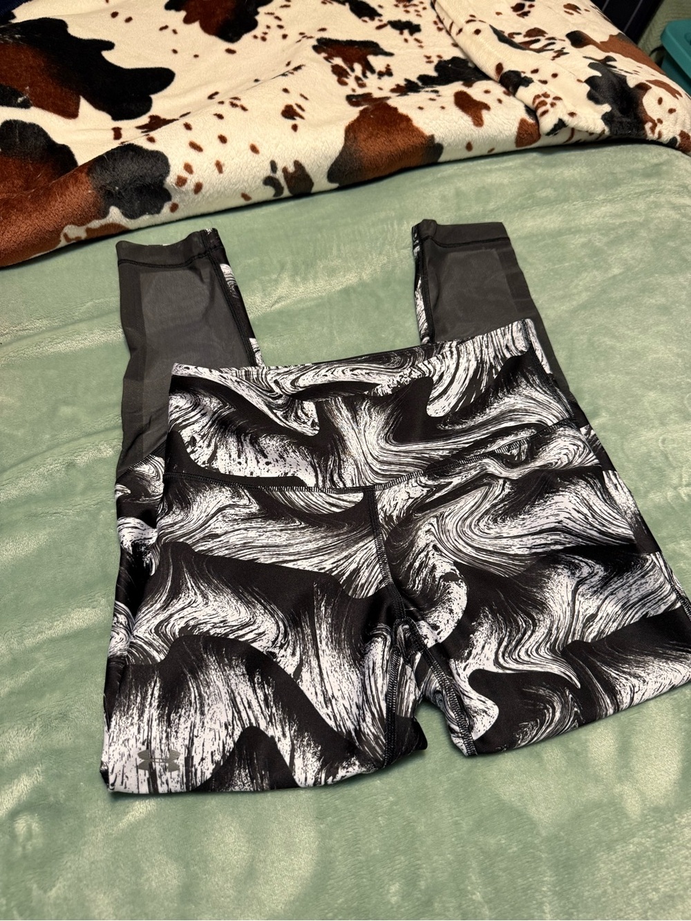 Under Armour Black & White Swirl Compression leggings